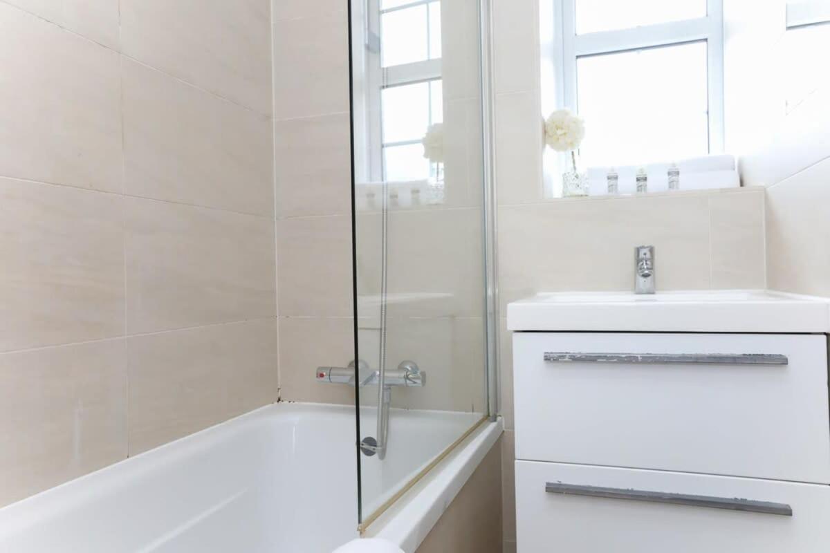 2 Bedroom Apartment In Waterloo Central Londra Dış mekan fotoğraf