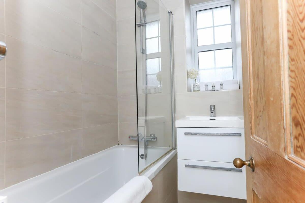 2 Bedroom Apartment In Waterloo Central Londra Dış mekan fotoğraf